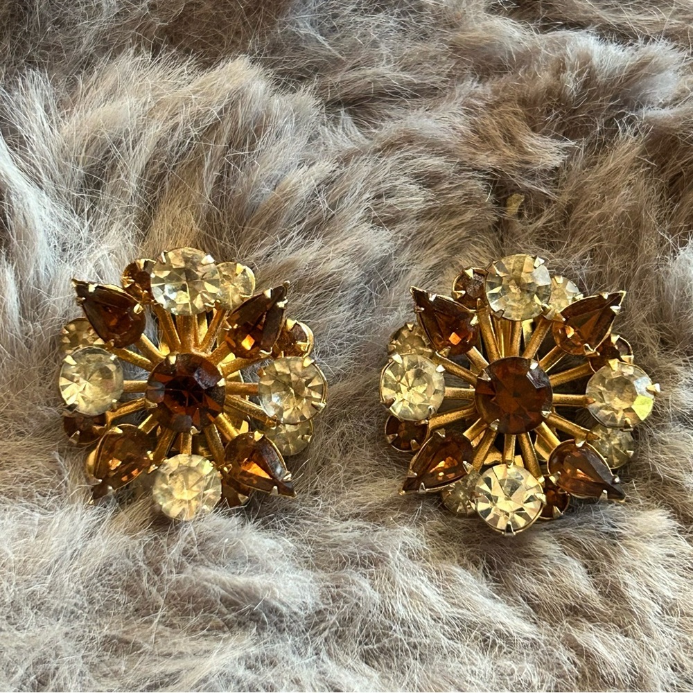 Vintage 60’s brown and clear glass stone rivet setting clip on earrings
